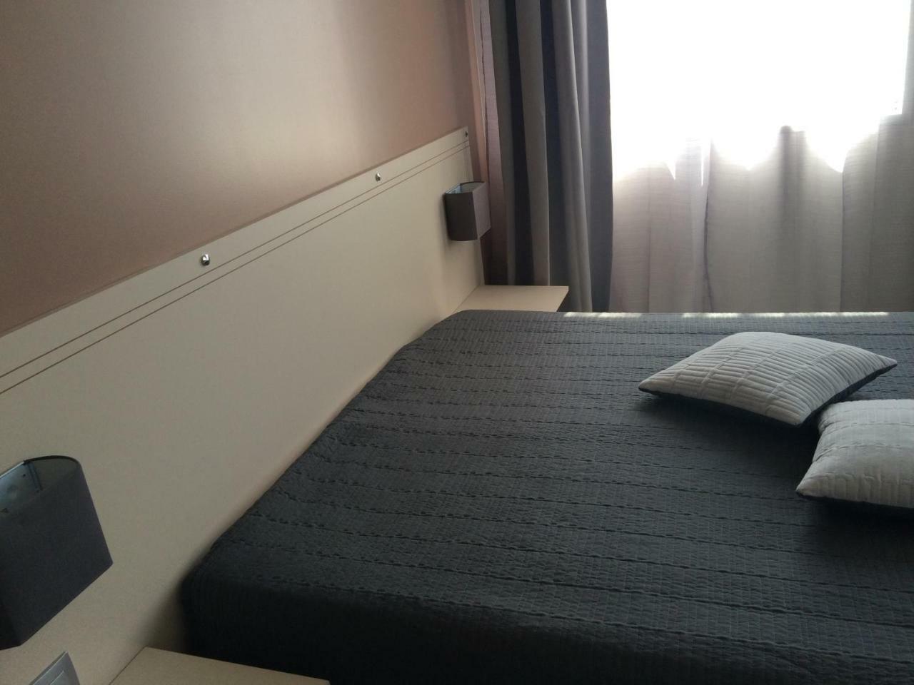 La Caroline Hotel Corbie Buitenkant foto